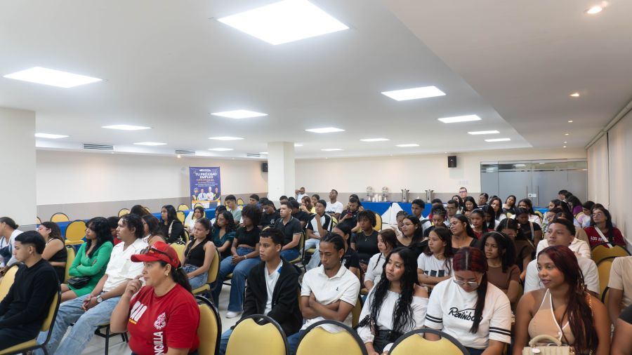 Feria de empleabilidad conecta a nuestros egresados con empresas de la región